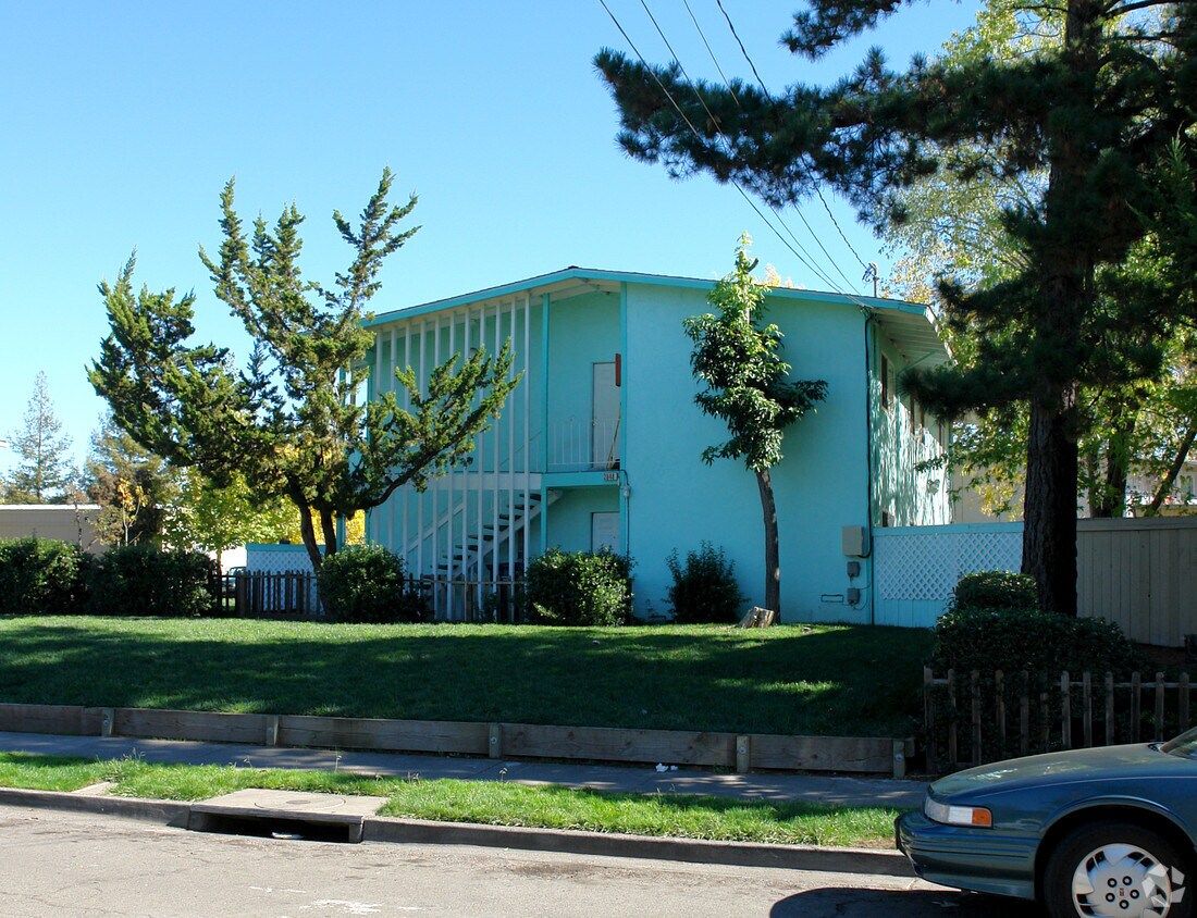 Primary Photo - 2844-2848 Apple Valley Ln