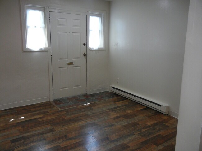 Building Photo - 700 8th St NE