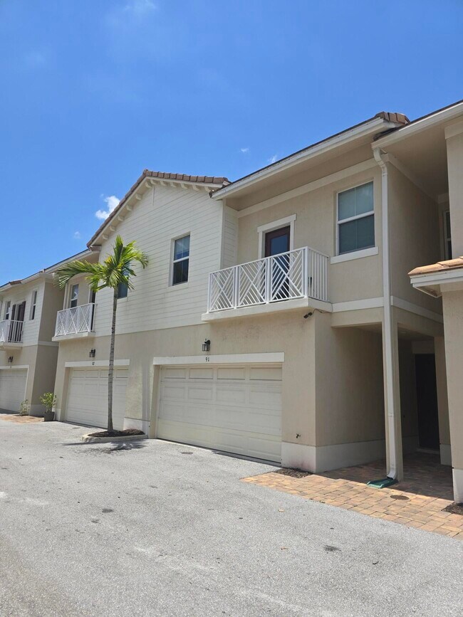 Foto del edificio - 91 Palm Ln