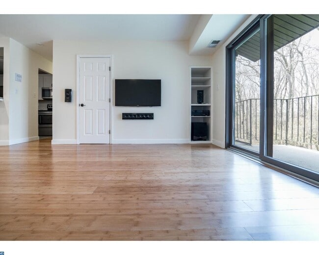 Building Photo - 11 Dover Hall