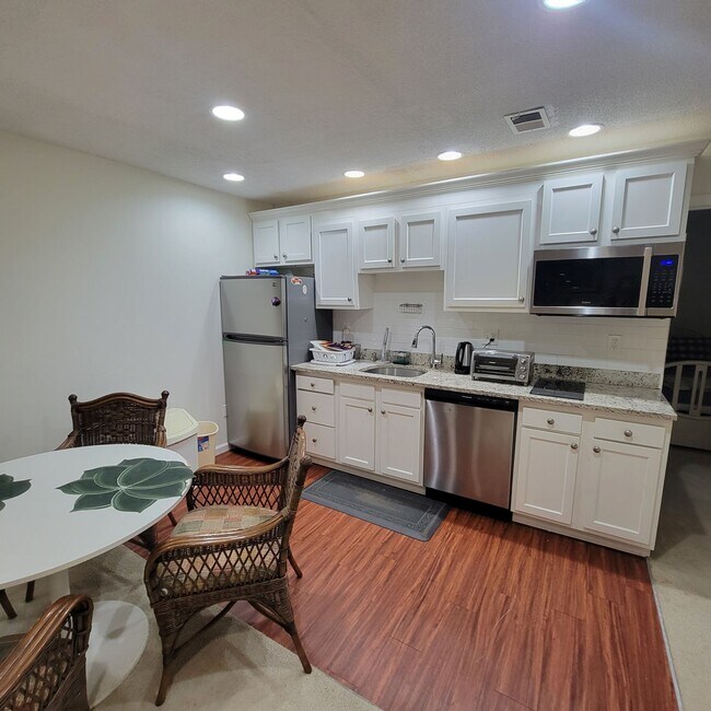 Kitchen - 8412 Bells Mill Rd