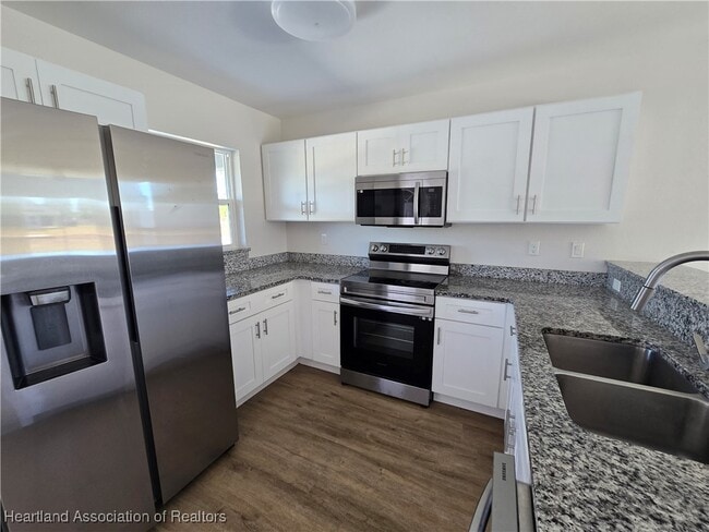 Foto del edificio - 6803 Dickinson Dr