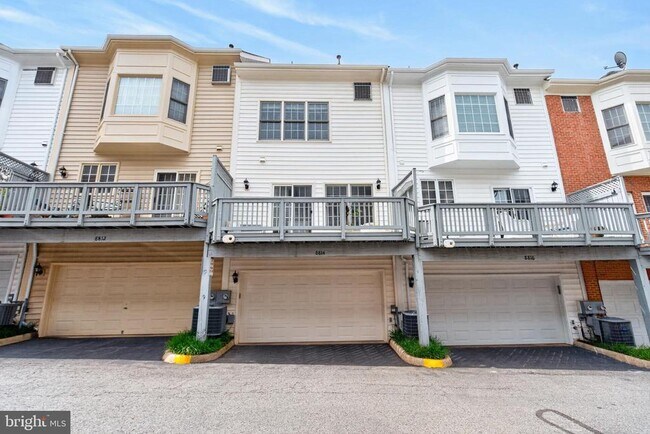 Foto del edificio - 8814 Hunting Lodge Ct