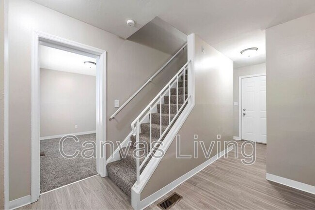 Building Photo - 747 Canonby Pl