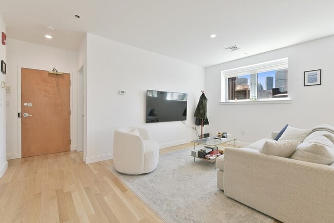 Building Photo - 425 Boylston St