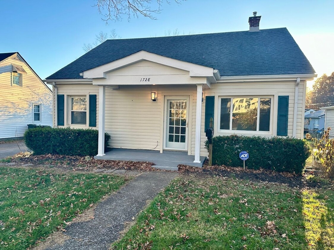 Primary Photo - COMING SOON! Nice 2 BR House with Bonus Loft Room! Off-Street Parking, Small Pets Ok!