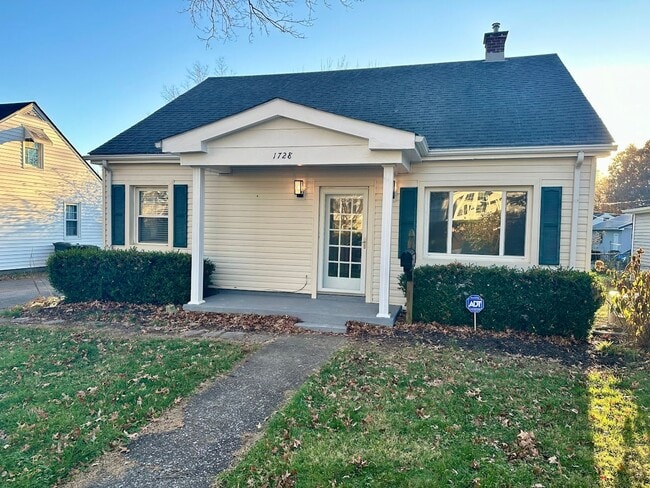 COMING SOON! Nice 2 BR House with Bonus Loft Room! Off-Street Parking, Small Pets Ok! - COMING SOON! Nice 2 BR House with Bonus Loft Room! Off-Street Parking, Small Pets Ok!