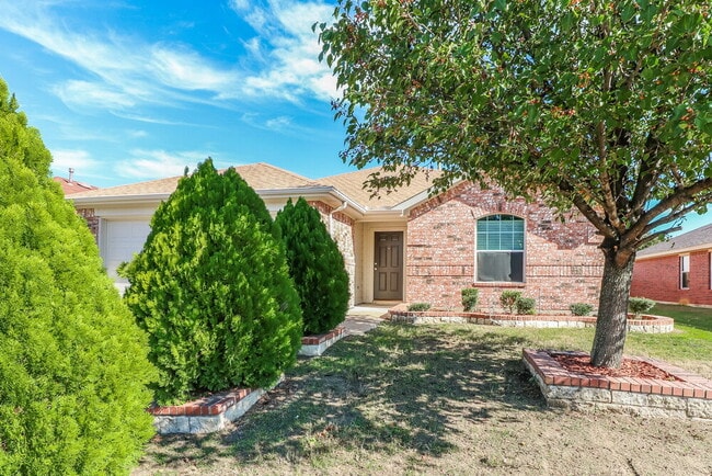 Building Photo - 3020 Meadowbrook Dr