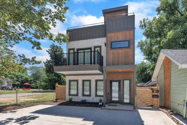 Building Photo - Modern New Construction Townhome with Roof...