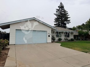 Building Photo - 2926 Crestwood Ct