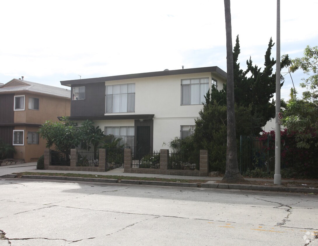 Building Photo - 1255 N Mansfield Ave