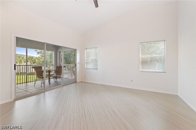 Foto del edificio - 12081 Summergate Cir