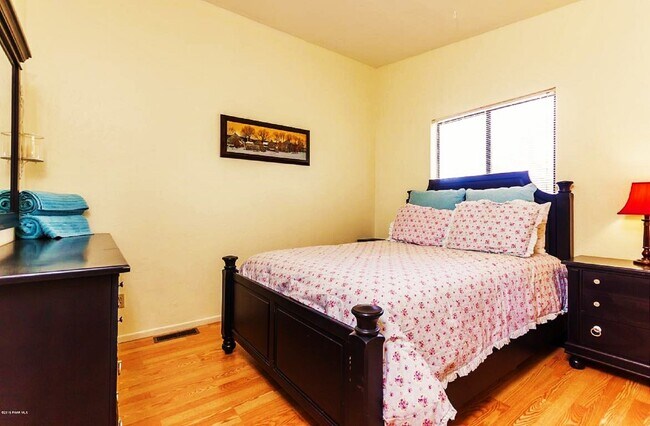 Foto del edificio - 351 S Mt Vernon Ave