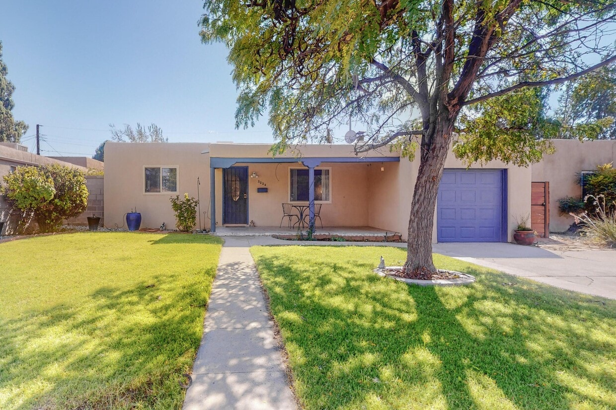 Foto principal - 3024 Delano Pl NE