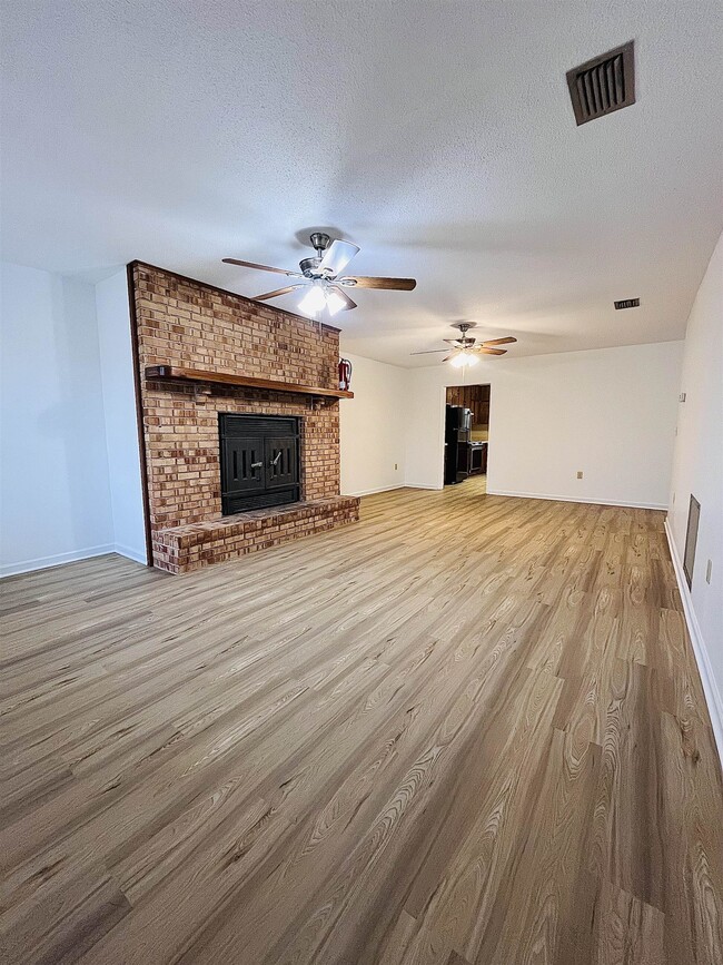 Building Photo - 8789 Louvinia Way