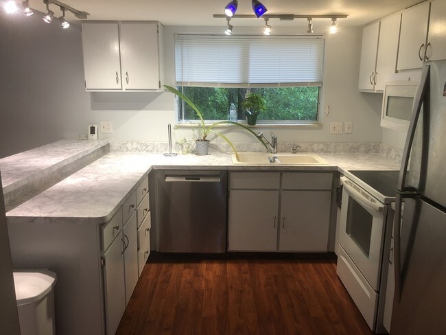 Foto del edificio - 246 Dunbarton Ct