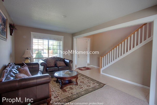 Building Photo - 5 br, 3.5 bath House - 682 June Drive