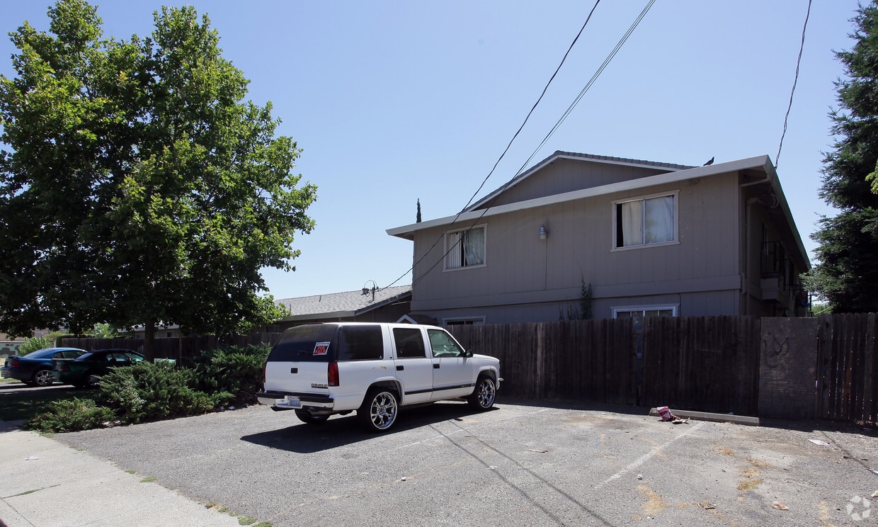 Primary Photo - 555 B St