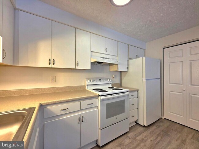 Foto del edificio - 8380 Brockham Dr