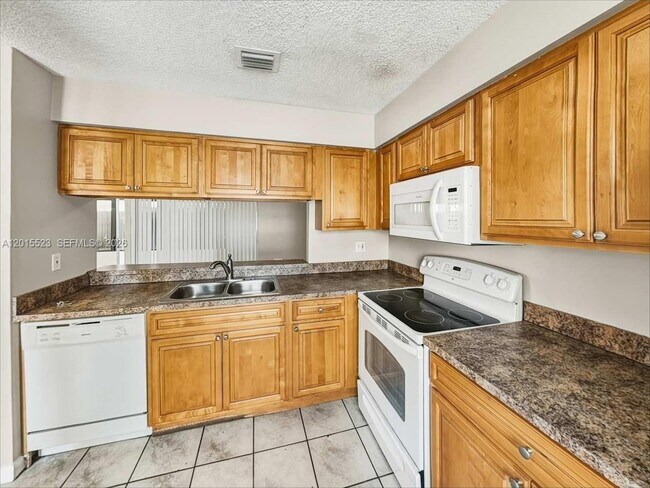 Foto del edificio - 9108 SW 147th Ct