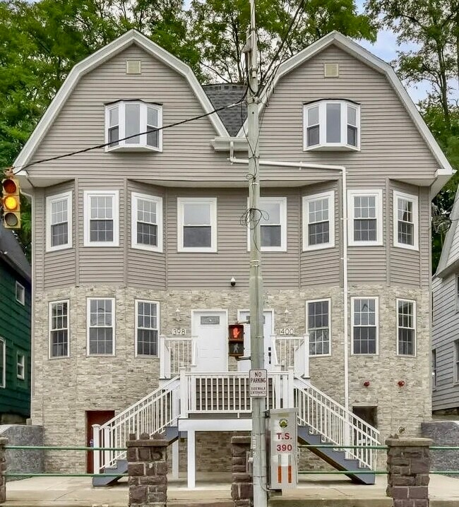 Building Photo - 398 N Main St