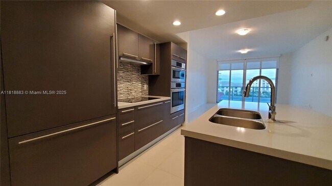 Foto del edificio - 7751 NW 107th Ave