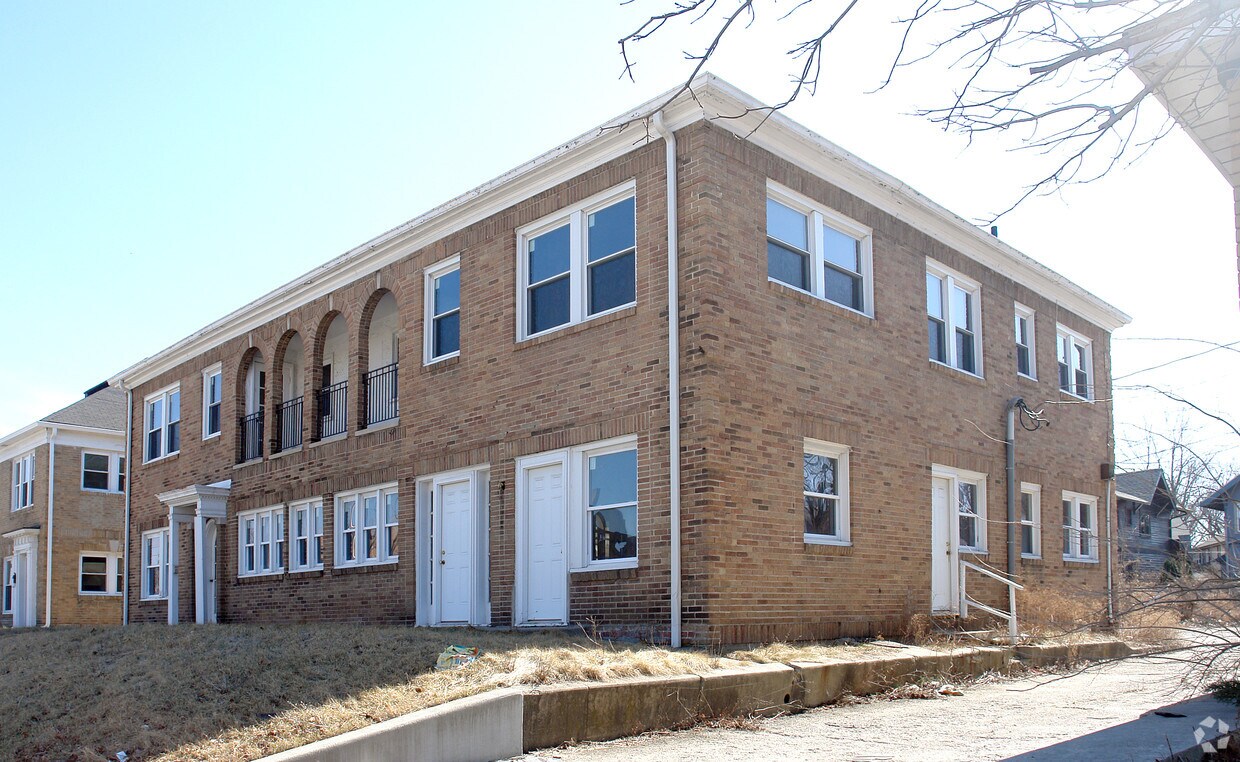 Building Photo - 621 E 38th St