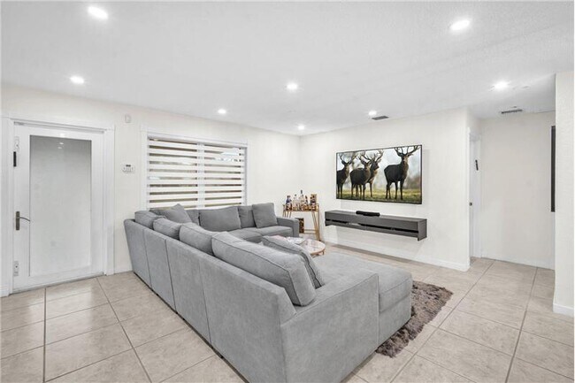 Foto del edificio - 4521 SW 34th Dr