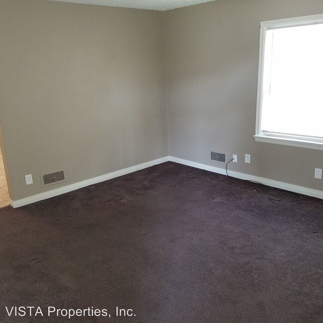 Building Photo - 1733 Bachmann Dr
