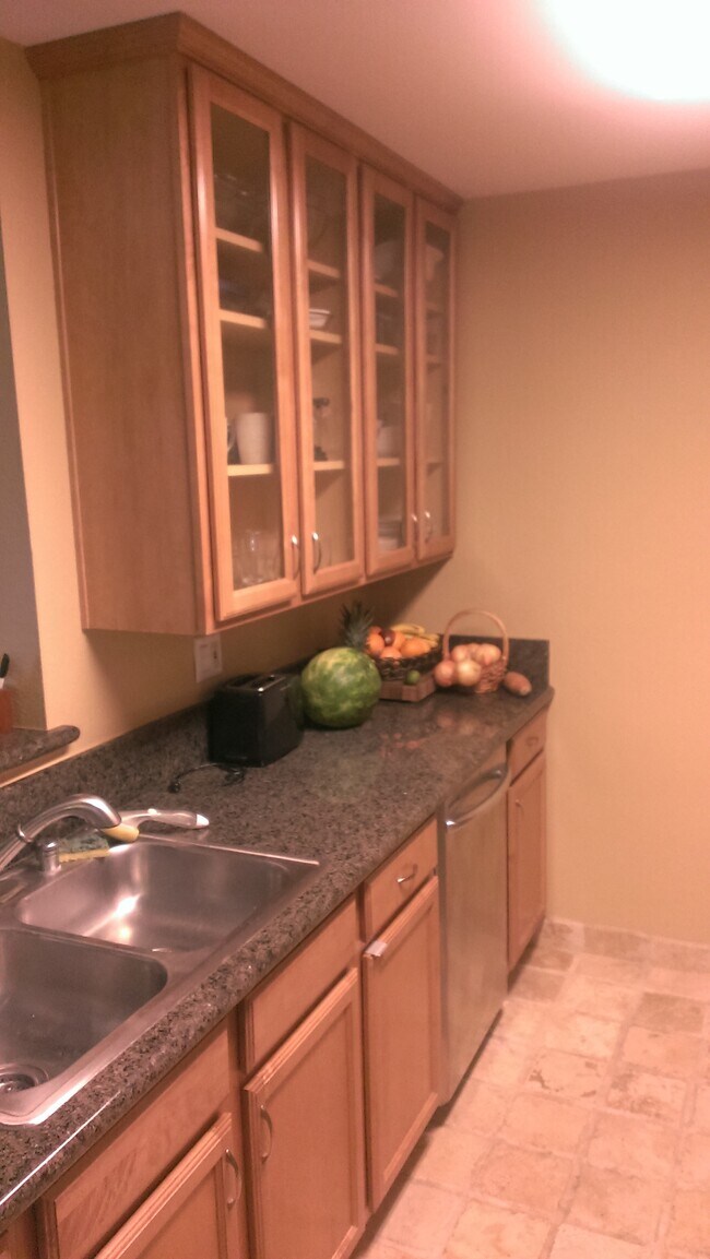 Foto del edificio - 7150 Shoreline Dr