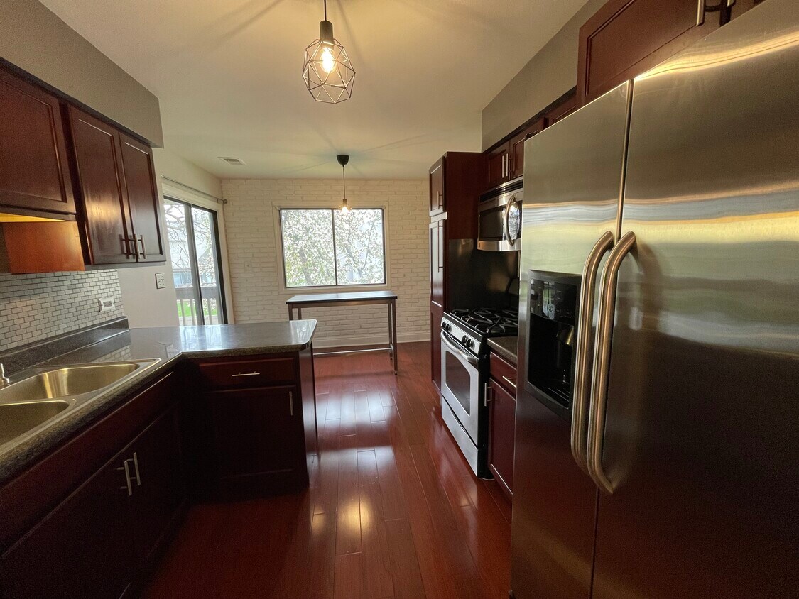 936 Surrey Dr Unit 2A, Schaumburg, IL 60193 Condo for Rent in