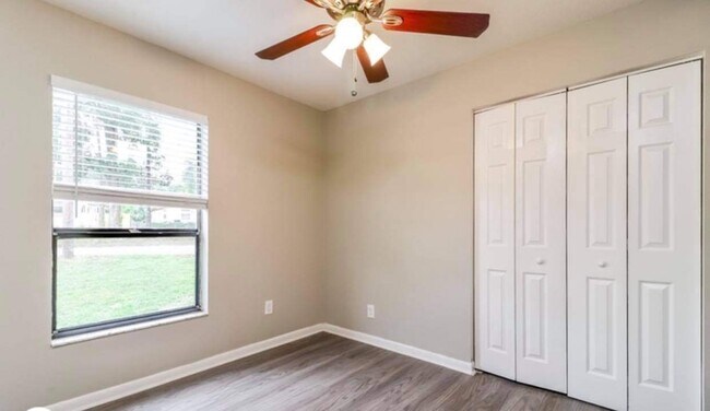 Building Photo - 1707 Hillside Dr