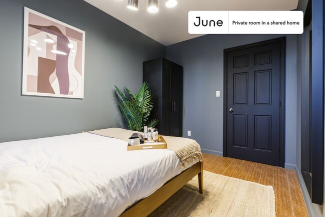 Building Photo - Private bedroom in 3 bed/1 bath Home