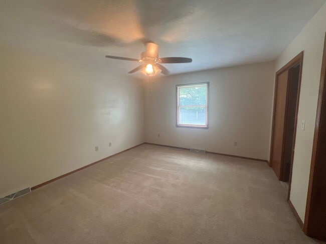 Building Photo - 6327 Brent Dr