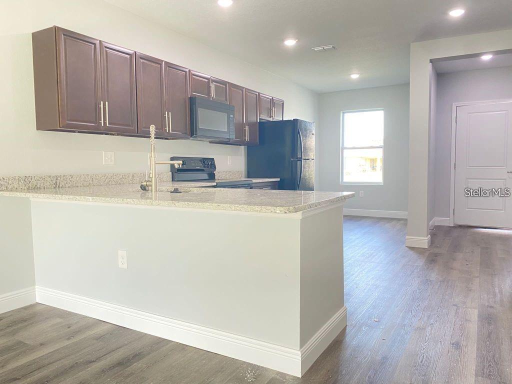 Building Photo - 778 Squirrel Ct