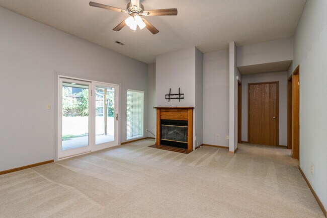 Building Photo - 3408 Crossings Dr