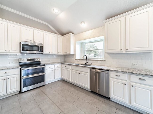 Building Photo - 408 St Andrews Dr