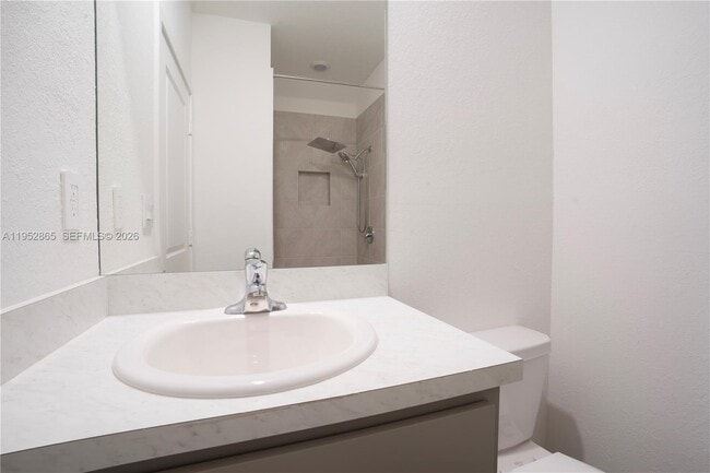 Building Photo - 528 NE 1st St