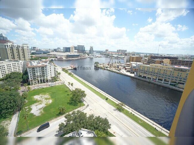 Foto del edificio - It's All About the View! Fully Furnished Luxury Living