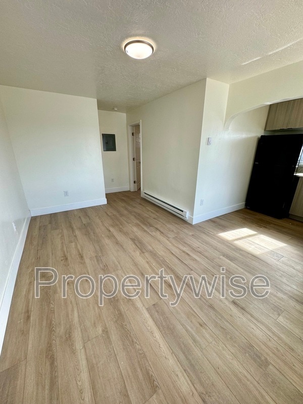 Building Photo - 420 20th St