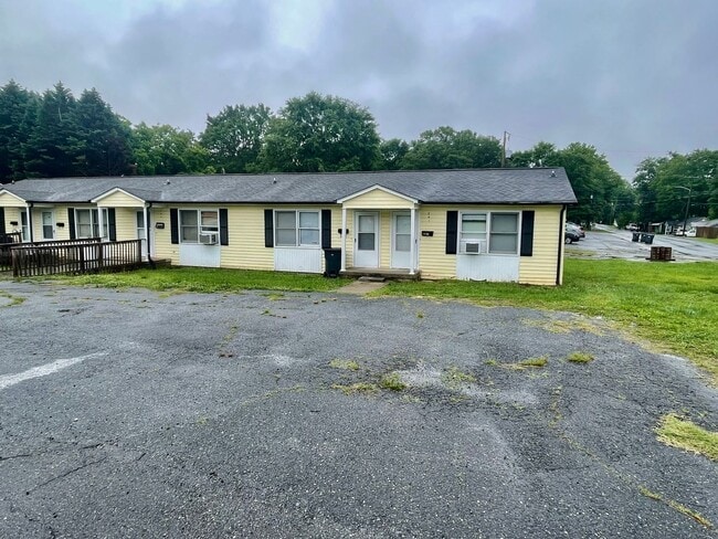 Building Photo - Must see Newly renovated 1 bedroom 1 bath ...
