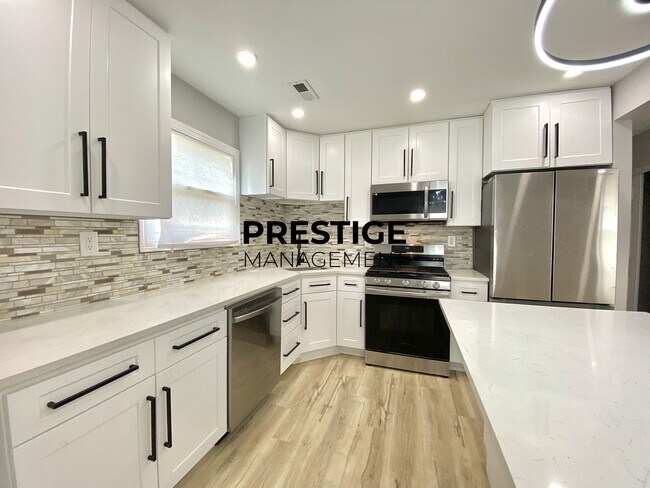 Foto del edificio - Updated 3 Bedroom Home in Gary