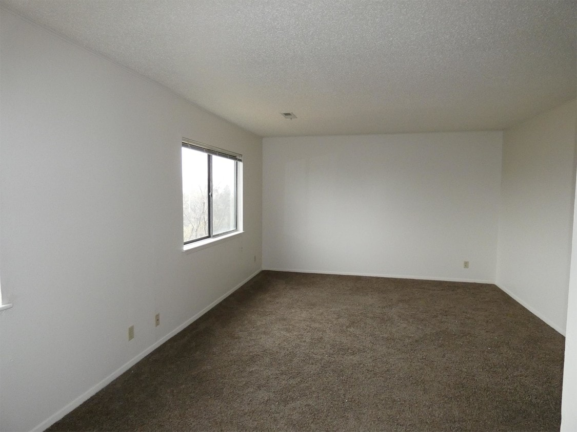 Foto principal - 2907 N Leslie Rd