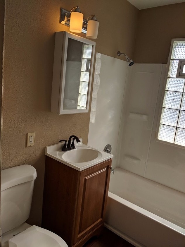 Fully Renovated Duplex Apartment for Rent in Milwaukee, WI