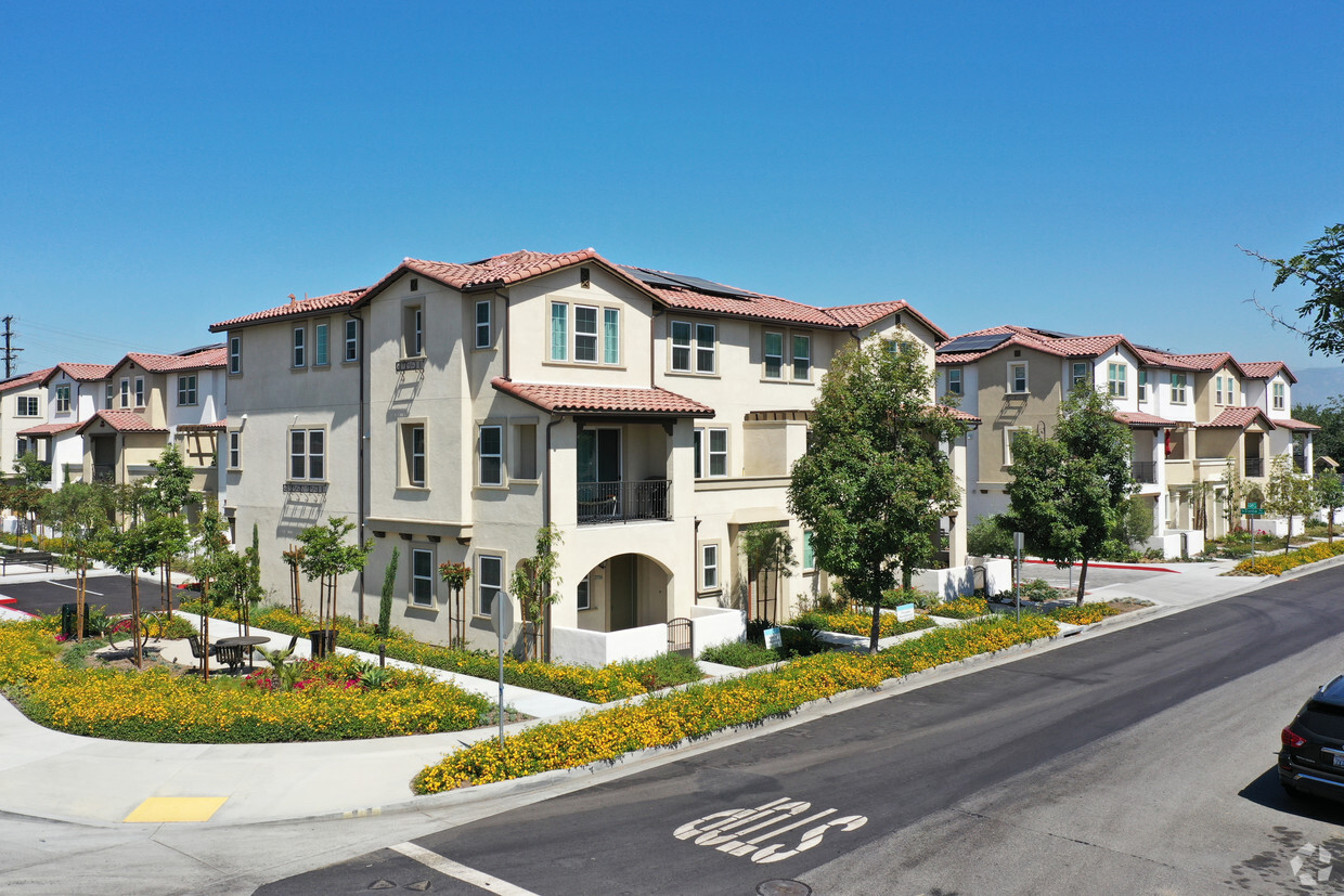 Dahlia Townhomes Apartments in Pico Rivera, CA