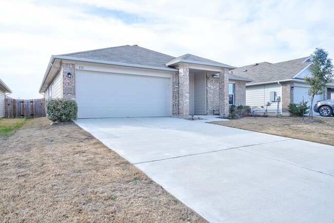 Building Photo - Charming 4/BR 2/BA One-Level Home with Spa...