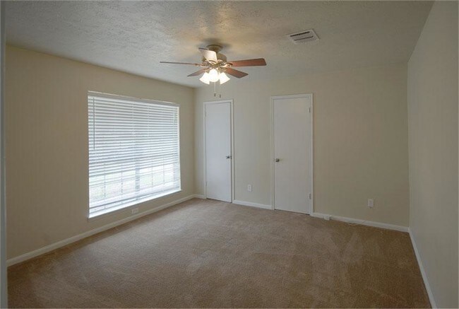 Foto del edificio - 9706 Kemp Forest Dr