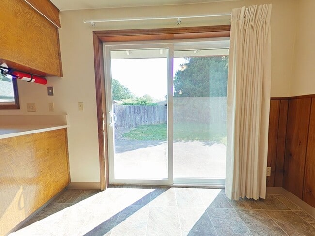 Building Photo - 3 Bedroom House ~ South Corvallis ~ Pet Fr...