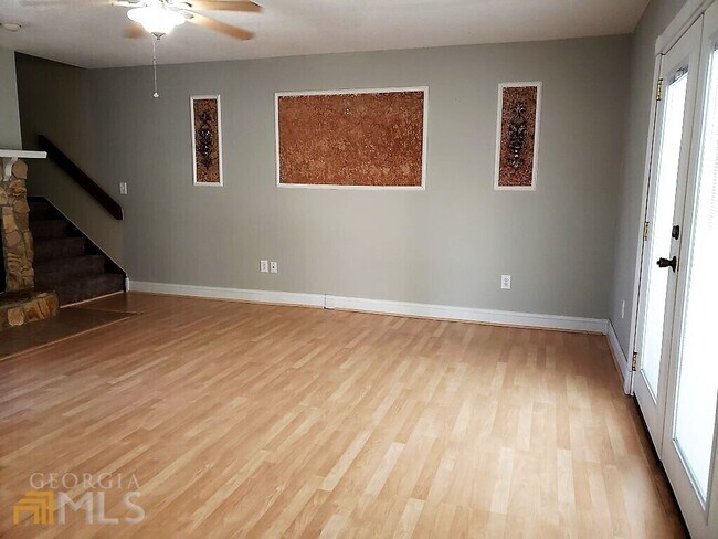 Building Photo - 305 Millers Trace Dr
