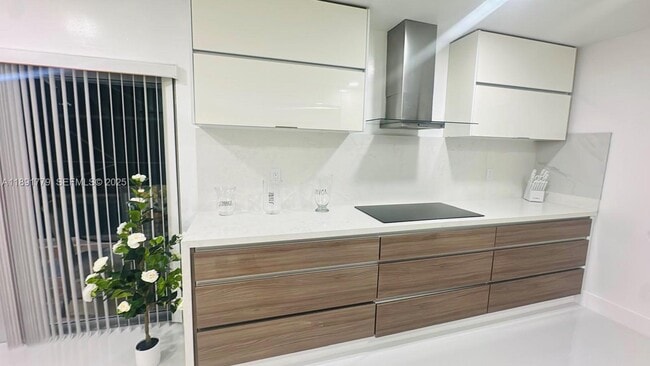 Building Photo - 541 SE 17th Ave